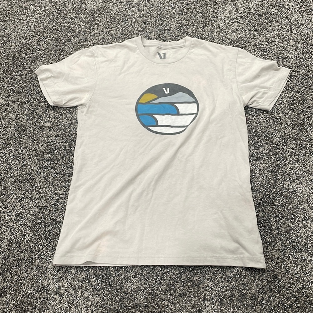 Men’s vuori tee size small